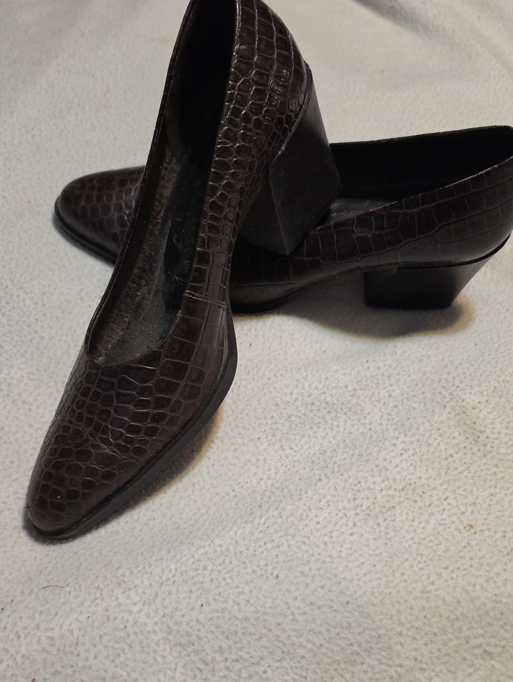 VINTAGE HILLARD &HANSON Dark Brown Croc-Embossed Block Heel Pumps